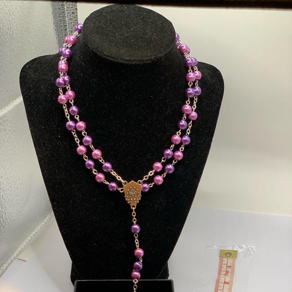 Purple Pearl rosary. New in Gift Tin - Picture 3 of 4